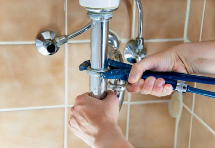 Having Plumbing Issues? Here is Why You Need a Professional Emergency Plumber